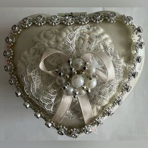 Elegant Silver Heart Jewelry Box